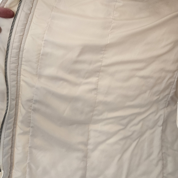 RALPH LAUREN Women's Cream Quilted Lightweight Puffer Jacket. Size medium - Picture 10 of 13